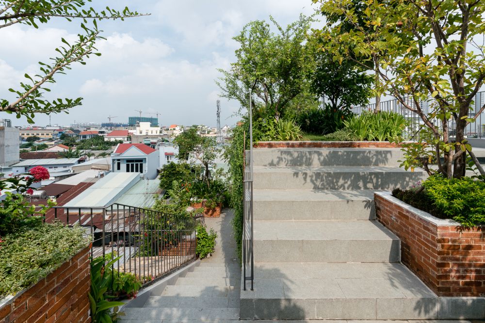 Эти бетонные лестницы соединяют балконы и сады на крыше.