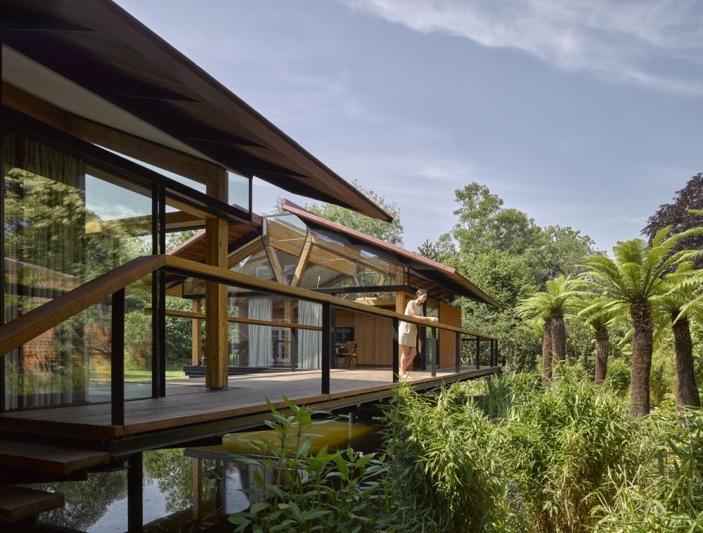 Павильонный дизайн и открытость этих домов обеспечивают очень прочную связь с окружающей средой.