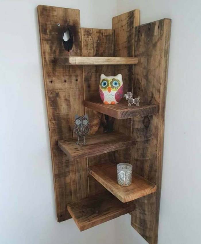 Деревенские и игривые угловые полки из поддонов #cornershelf #diy #decorhomeideas