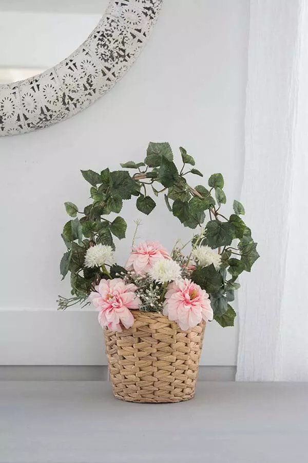 Весенняя цветочная корзина своими руками #springdecor #dollarstore #decorhomeideas