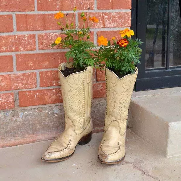 Кашпо для ботинок из переработанного материала Shabby Chic #spring #planter #decorhomeideas