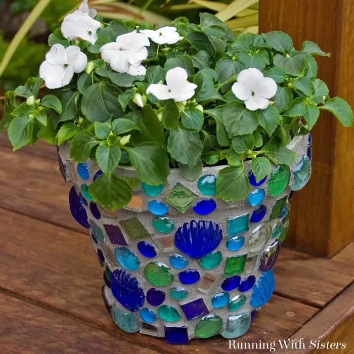 Сверкающие стеклянные мозаичные цветочные горшки #spring #planter #decorhomeideas