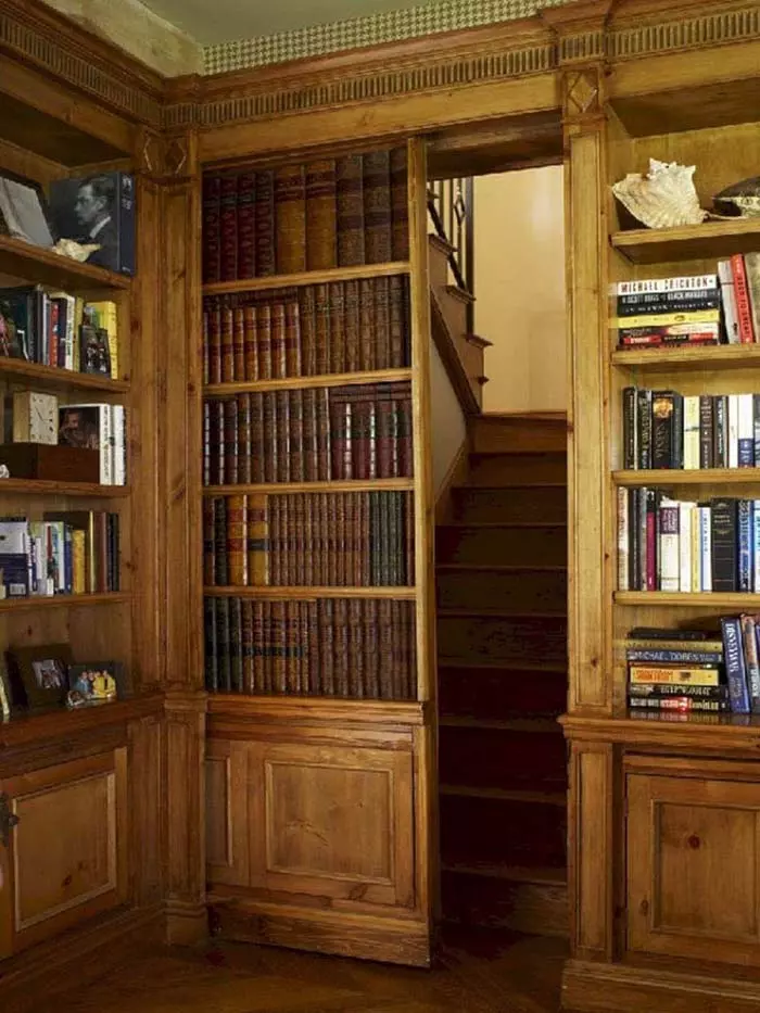 Карманная дверь книжного шкафа