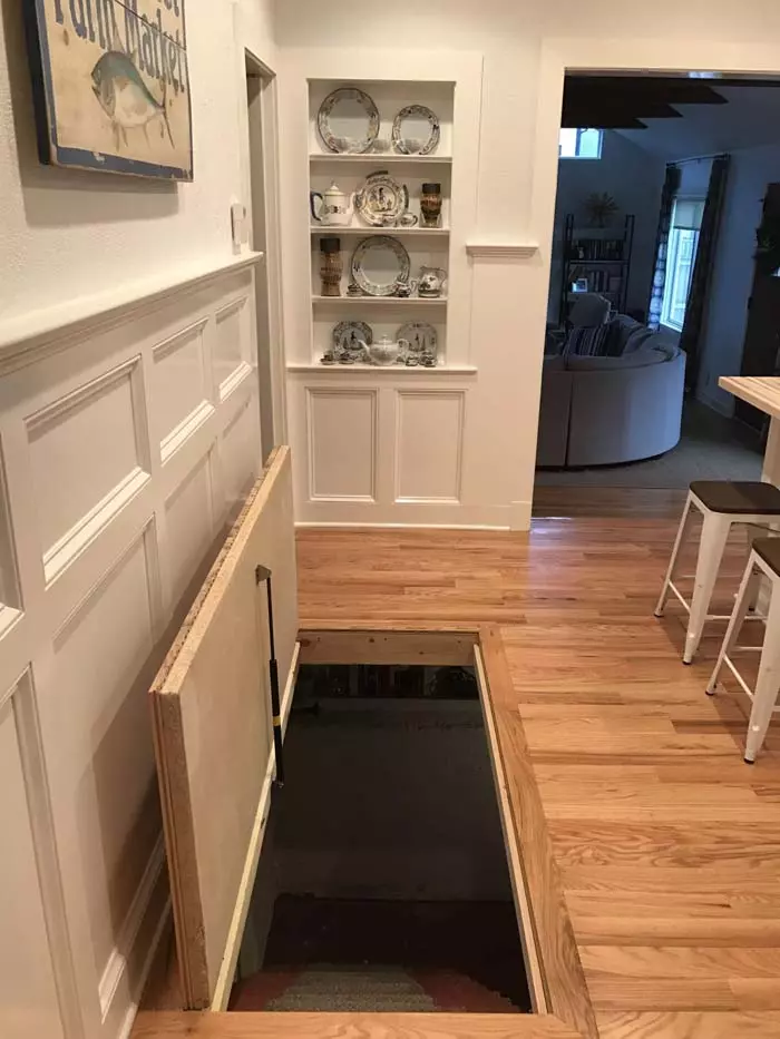 Скрытая кухонная дверь-ловушка
