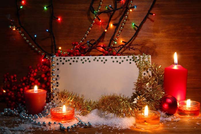 Свечи, бусы и рождественские огни Place Card #Christmas #tinsel #diy #decorhomeideas