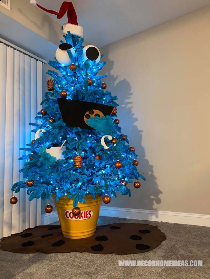 Рождественская елка с монстрами из печенья