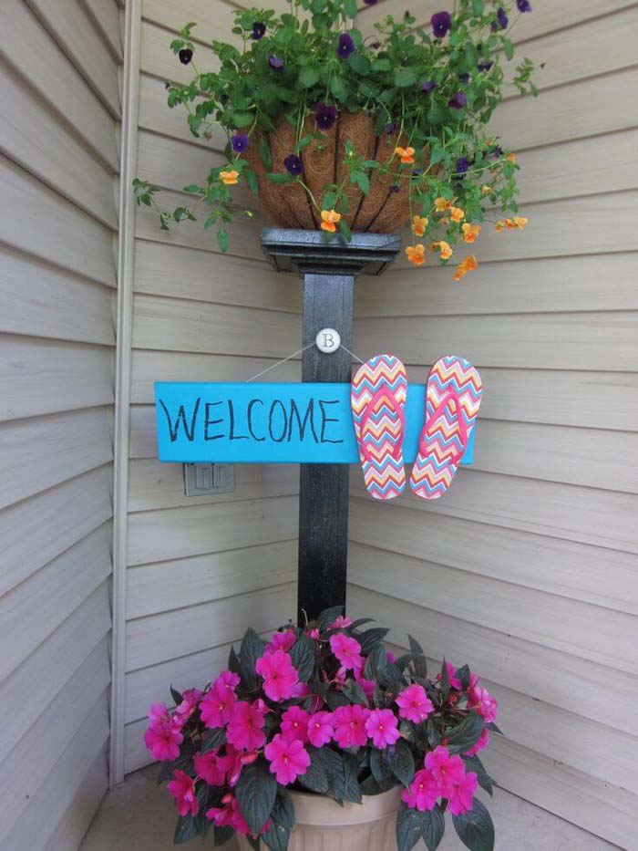 Подставка для цветов и декоративная летняя вывеска #porch #post #decorhomeideas