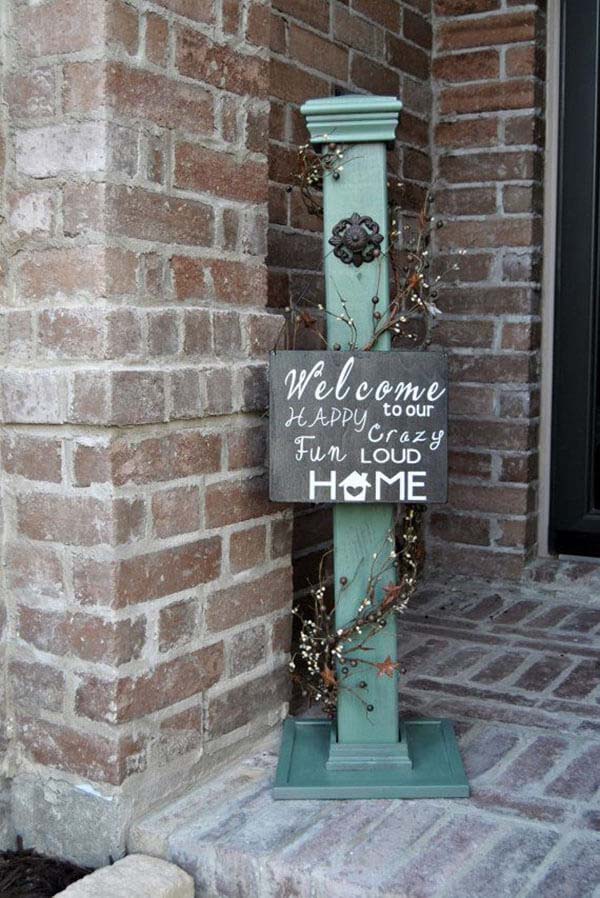 Пост в деревенском стиле и нарисованный вручную приветственный знак #porch #post #decorhomeideas