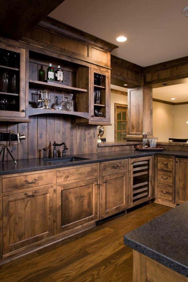 Домик на кухне, обшитой деревянными панелями #rustic #kitchencabinet #decorhomeideas