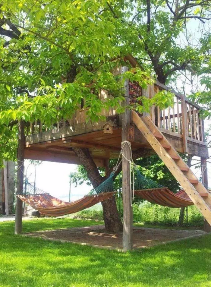 Дом на дереве с нижними гамаками # Backyardhouse #decorhomeideas