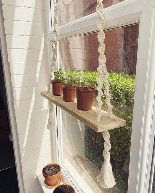 Подвесная полка для горшков #windowshelf #plants #decorhomeideas