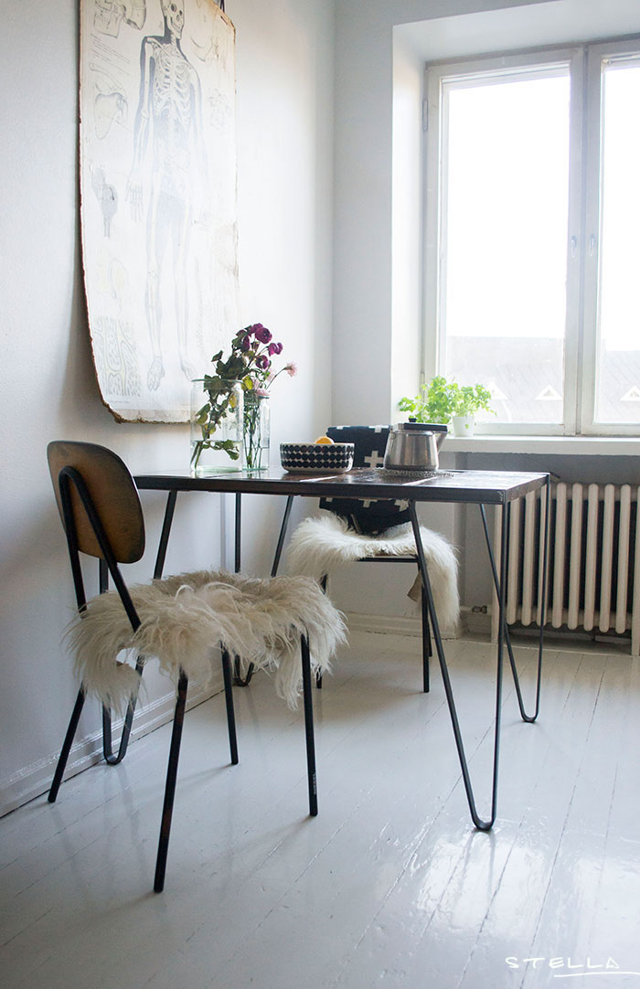 Шведский обеденный стол и стулья