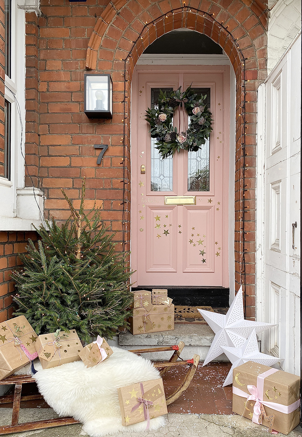 Идеи украшения новогодней двери