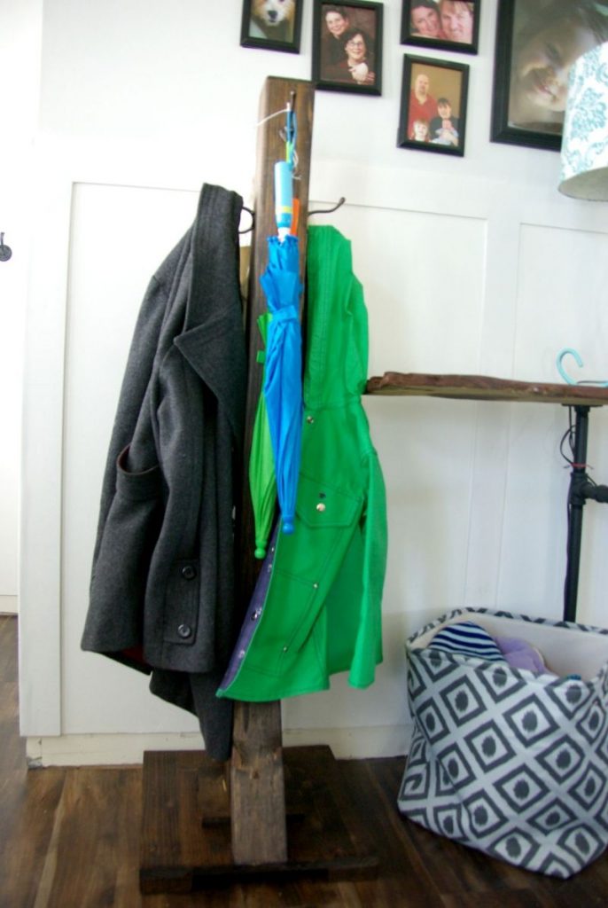 Деревянная вешалка для одежды DIY