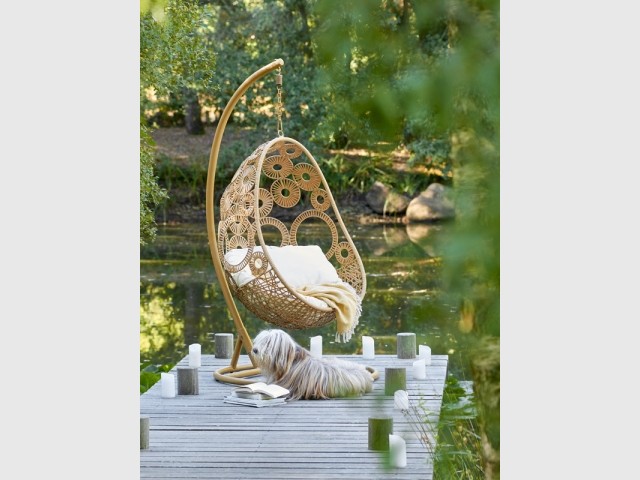 Подвесное кресло для яиц, L'Estivalier, продается в Jardiland, цена: 279,95 евро;