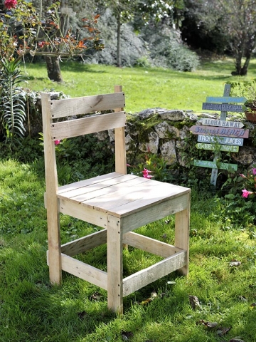 Садовый стул из деревянных поддонов