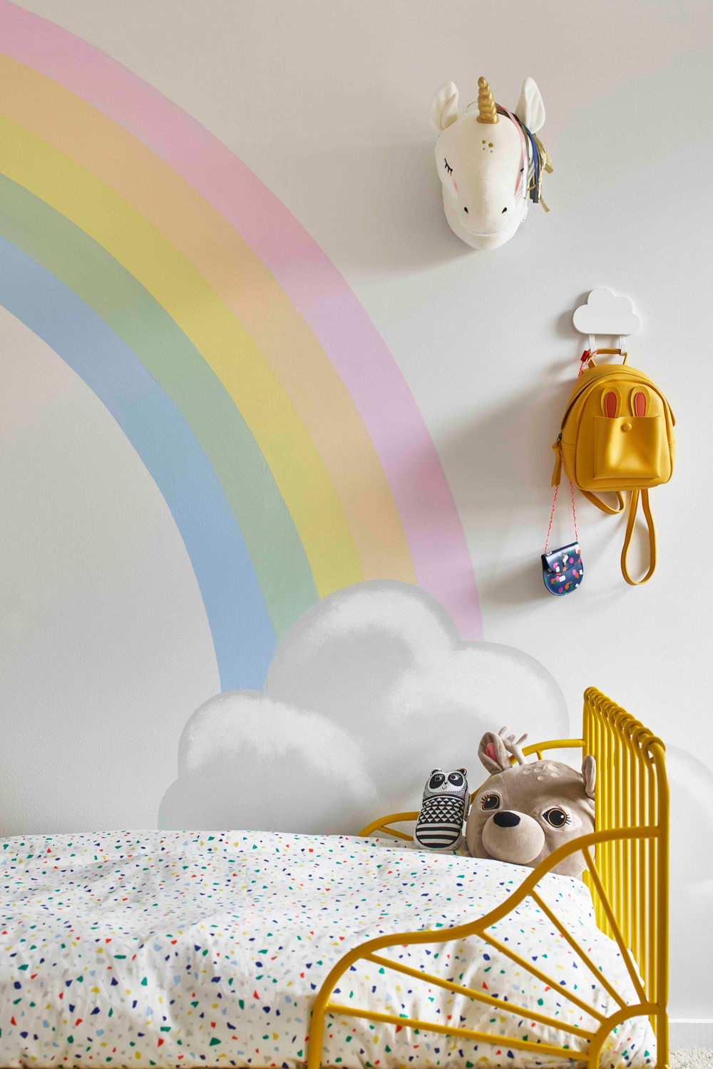 идеи для детской с облаком и радугой на стене