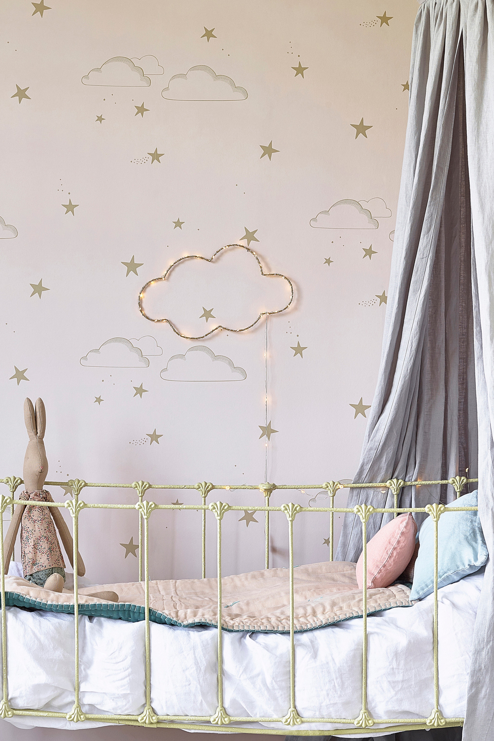 Идеи детской спальни со звездными обоями