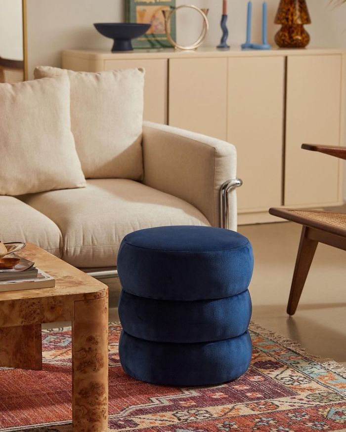 Urban Outfitters - синее кресло для отдыха