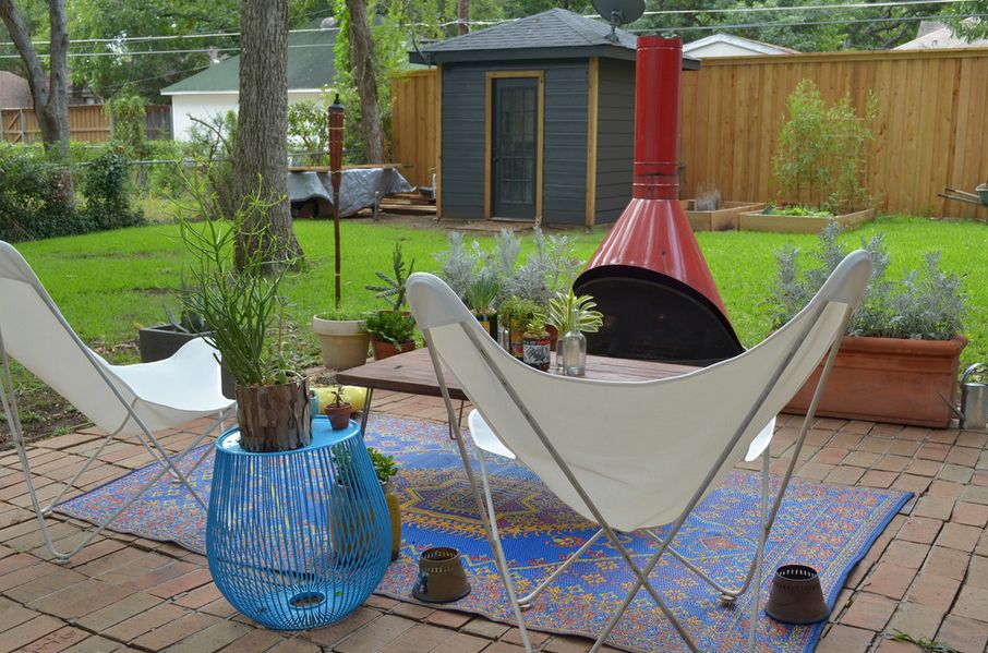 Дизайн зоны отдыха на открытом воздухе с камином Мальм
